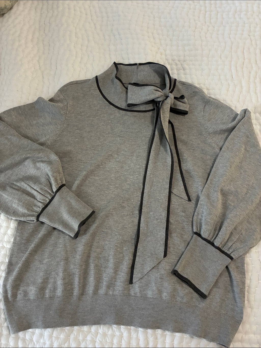 Liz Claiborne Gray Sweater With Dark Gray Trim And Neck Bow Size Xxl
